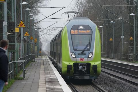 Eine Regionalbahn (Archivbild)