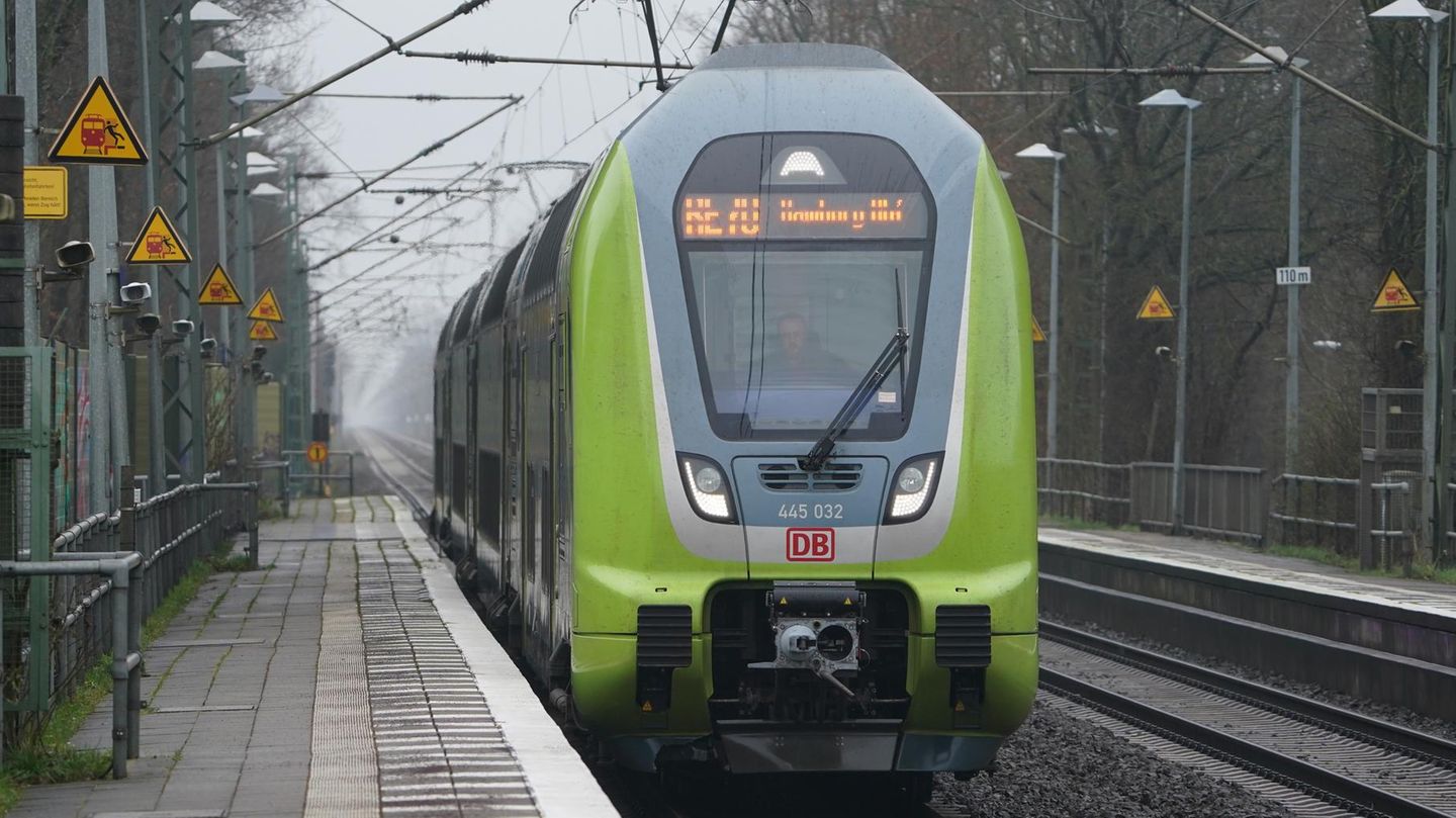 Eine Regionalbahn (Archivbild)