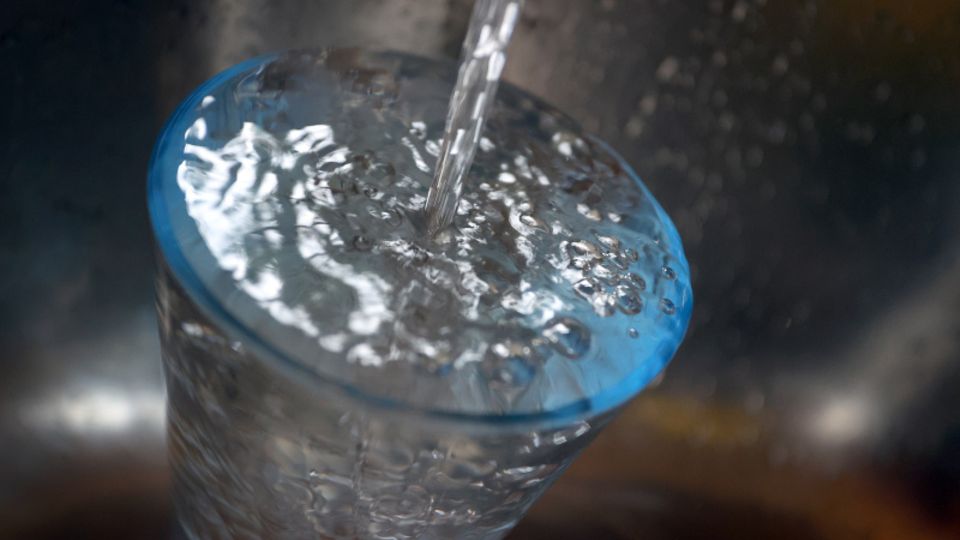 Prostatakrebs: Ein Glas mit Leitungswasser