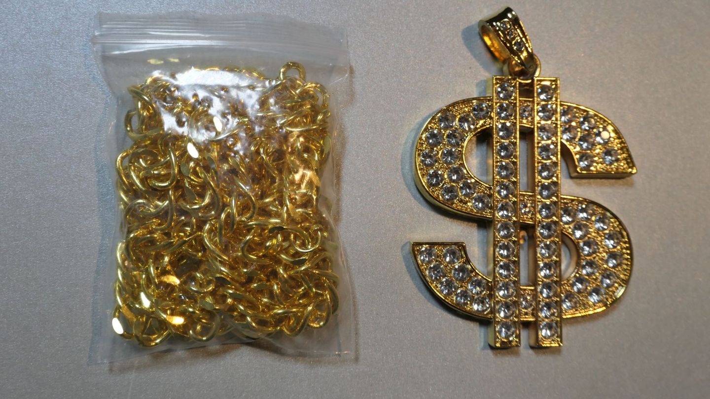 Diese Halskette aus China enthält hohe Gehalte an Cadmium und verletzt die europäische Chemikalienverordnung REACH.