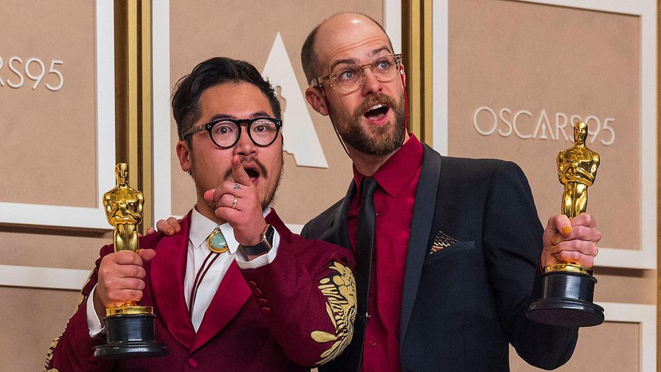 Daniel Kwan und Daniel Scheinert mit ihren Oscars