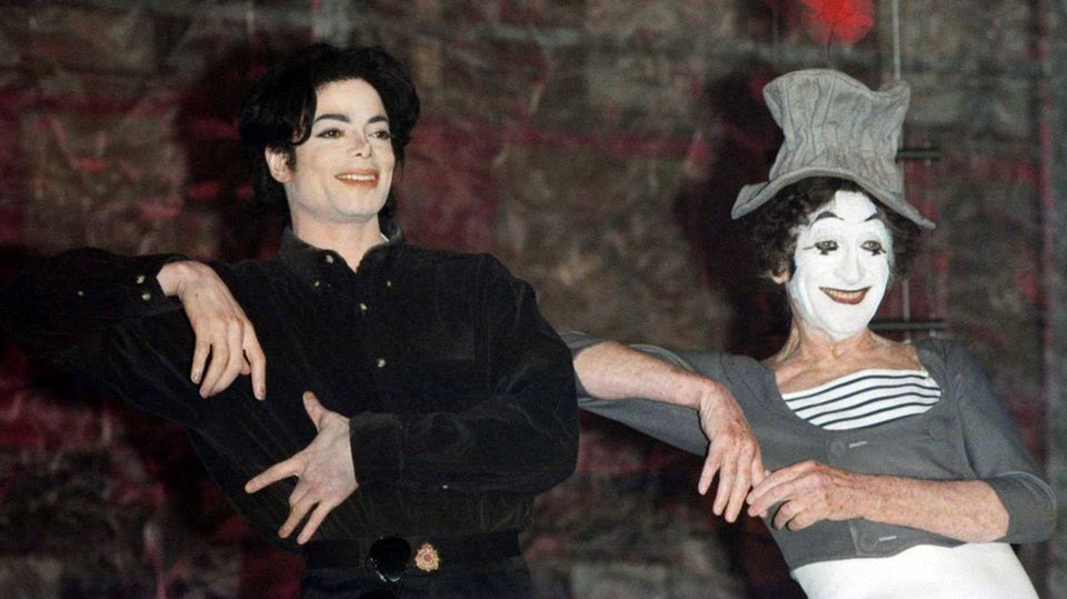 Marcel Marceau 1995 zusammen mit Michael Jackson in New aYork