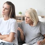 Was Betroffene denken:  "Das ist sicherlich nicht wahr, aber schon früher werden sich depressive Menschen solche Sätze haben anhören müssen. Und dann haben sie ihre Probleme womöglich lieber für sich behalten. Wie auch immer: Ich leide, und das ist real."    Was Dr. Jähne, Psychiater, dazu sagt:  "Stimmt nicht. Wenn Sie in die Kulturgeschichte zurückgehen, finden Sie wirklich seit der Antike Beschreibungen von Depressionen. Bei den griechischen Autoren, in der mittelalterlichen Medizin bei Hildegard von Bingen. Das finden Sie in den Bildungsromanen der Aufklärung des 19. Jahrhunderts, das gab es schon immer. Tatsächlich hieß es bloß damals nicht so. Und ja, wir sind jetzt in einer Zeit, wo wir natürlich mehr sensibilisiert sind. Das stimmt. Wir gucken mehr hin und trauen uns auch, das zu benennen."