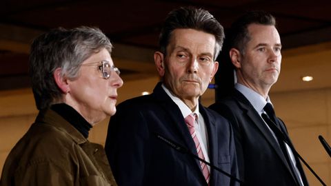 Die grüne Fraktionschefin Britta Haßelmann (l.) und ihre Kollegen Rolf Mützenich, SPD, und Christian Dürr (r.), FDP, halten die Reform für "fair und verfassungsgemäß"