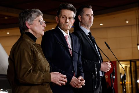 Die grüne Fraktionschefin Britta Haßelmann (l.) und ihre Kollegen Rolf Mützenich, SPD, und Christian Dürr (r.), FDP, halten die Reform für "fair und verfassungsgemäß"