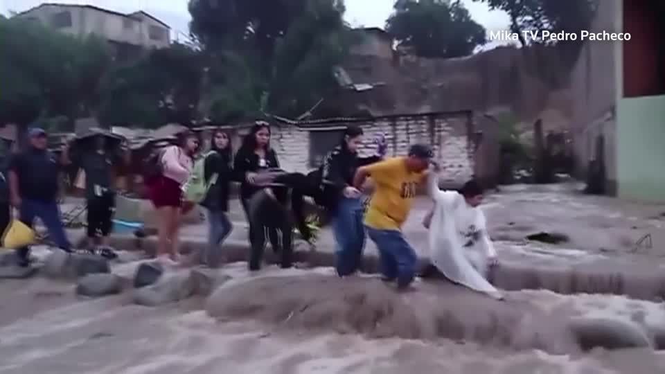 Video: Dramatische Bilder aus Peru