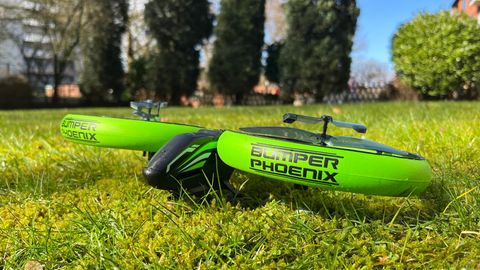 Drohne für Kinder im Test: Bumper Phoenix in Startposition