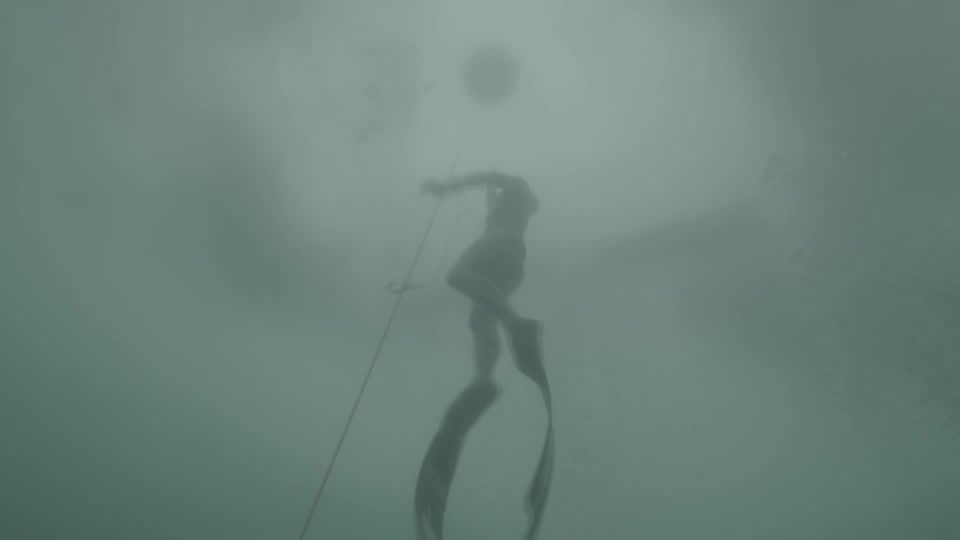 Tauch-Rekord: Ohne Neoprenanzug und Pressluftflasche: Tscheche David Vencl taucht im Eissee bis auf 52 Meter Tiefe