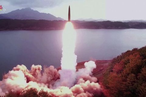 Video: Nordkorea feuert vor Südkorea-Japan-Gipfel erneut Rakete ab