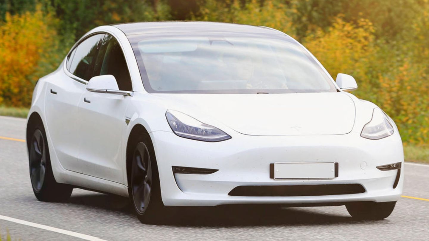 Tesla-Fahrer entsperrt falsches Model 3 und fährt unbeirrt los