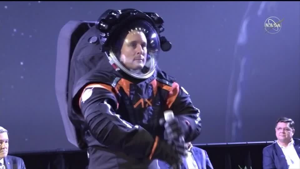 Video: Neuer Dresscode für den nächsten Mond-Besuch