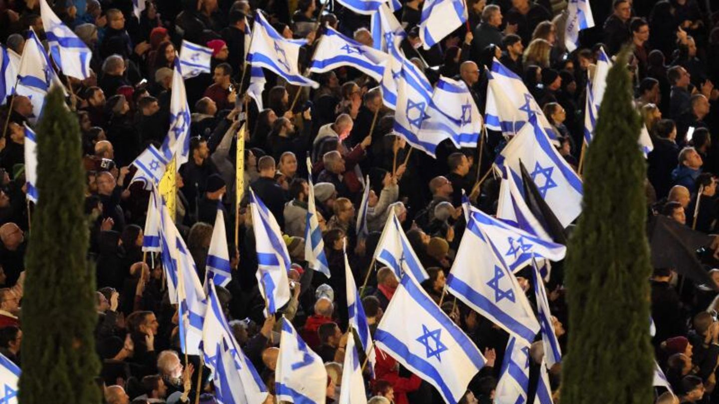 Menge von Demonstranten in Tel Aviv