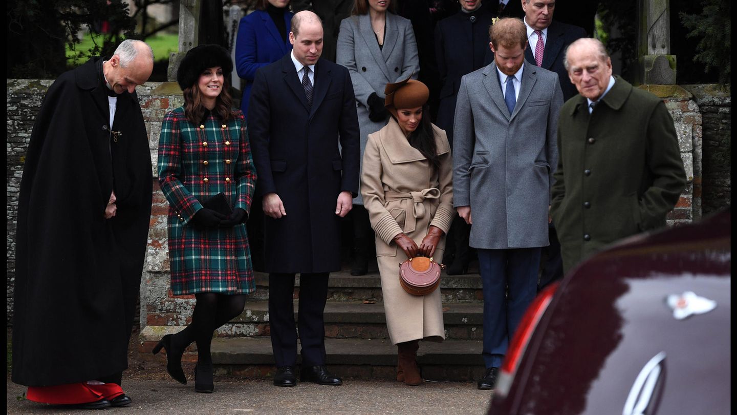 Royal Etiquette: Royal Family Knicks Rules Cause Confusion