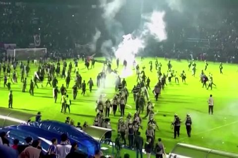 Video: Indonesien: Urteile nach Stadion-Katastrophe