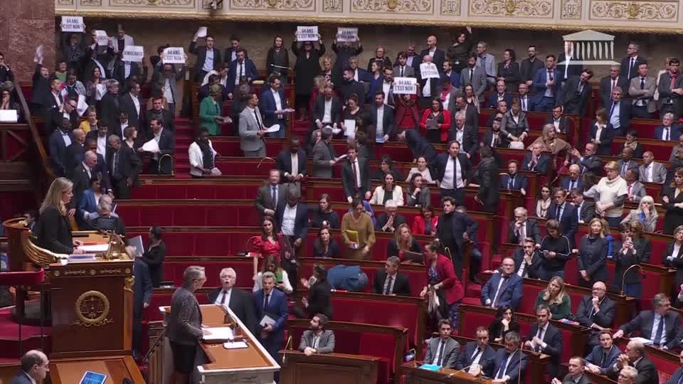 Video: Macron setzt Rentenreform ohne Parlamentsabstimmung durch Video: Macron setzt Rentenreform ohne Parlamentsabstimmung durch