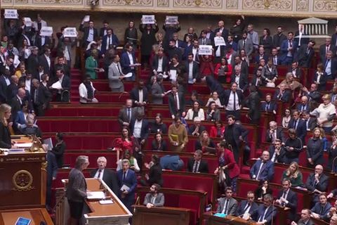 Video: Macron setzt Rentenreform ohne Parlamentsabstimmung durch