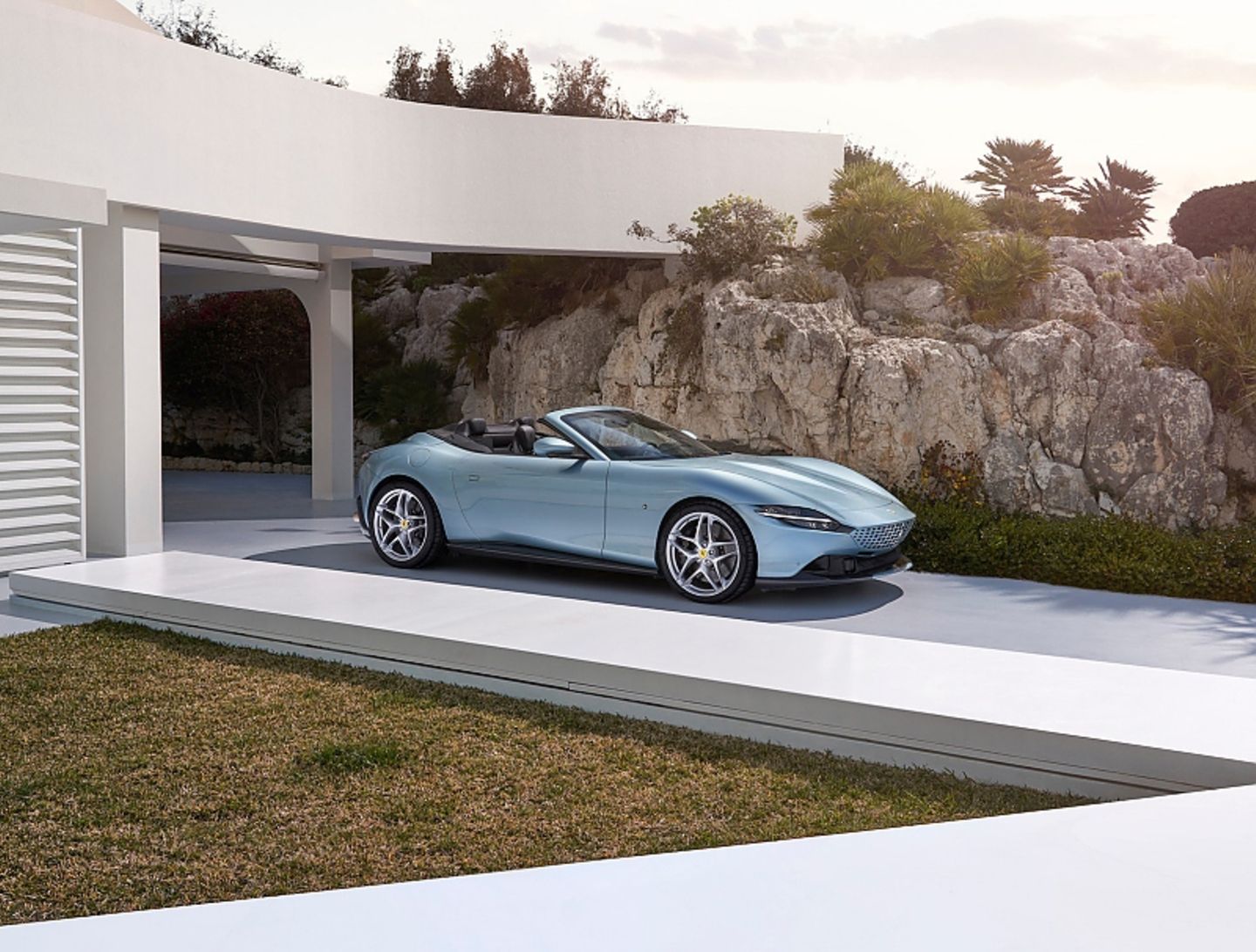 Ferrari Roma Spider 2023