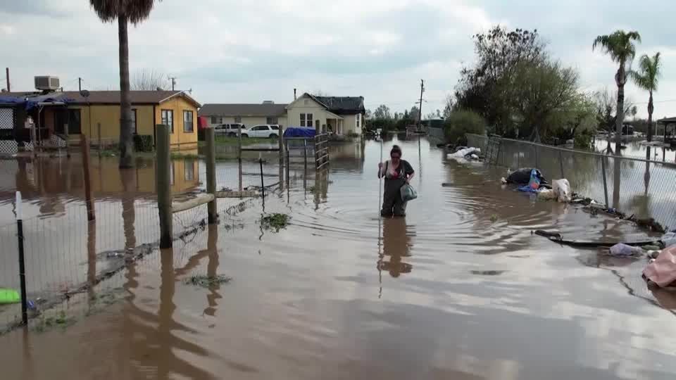 Video: Nach Unwettern in Kalifornien: "Ich habe meine gesamte Existenz verloren" Video: Nach Unwettern in Kalifornien: "Ich habe meine gesamte Existenz verloren"