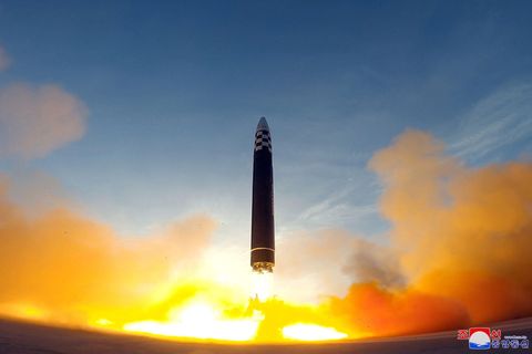 Der Test einer Interkontinentalrakete vom Typ "Hwasong-17" in Nordkorea