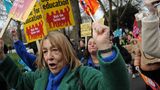 Inflation in Großbritannien: Lehrer streiken und demonstrieren in London