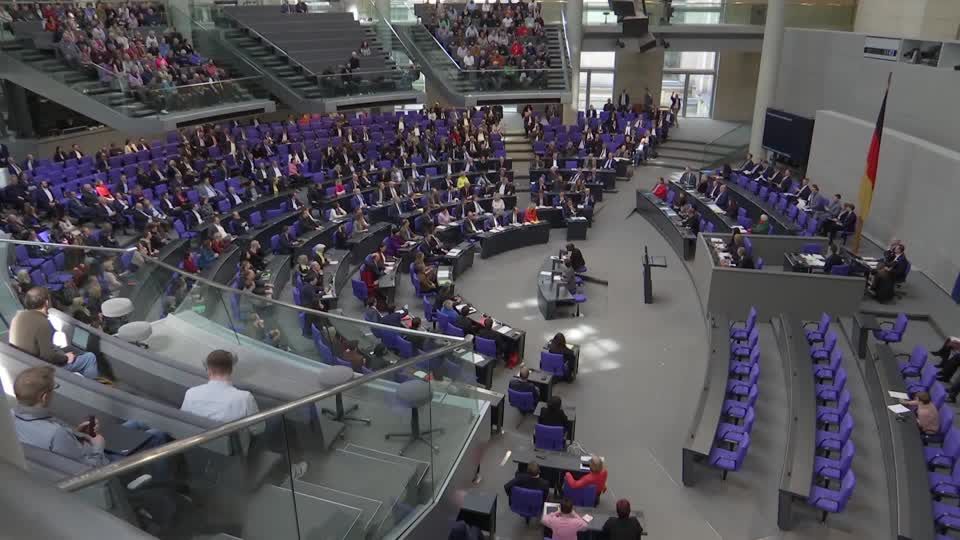 Video: Bundestag beschließt umstrittene Wahlrechtsreform