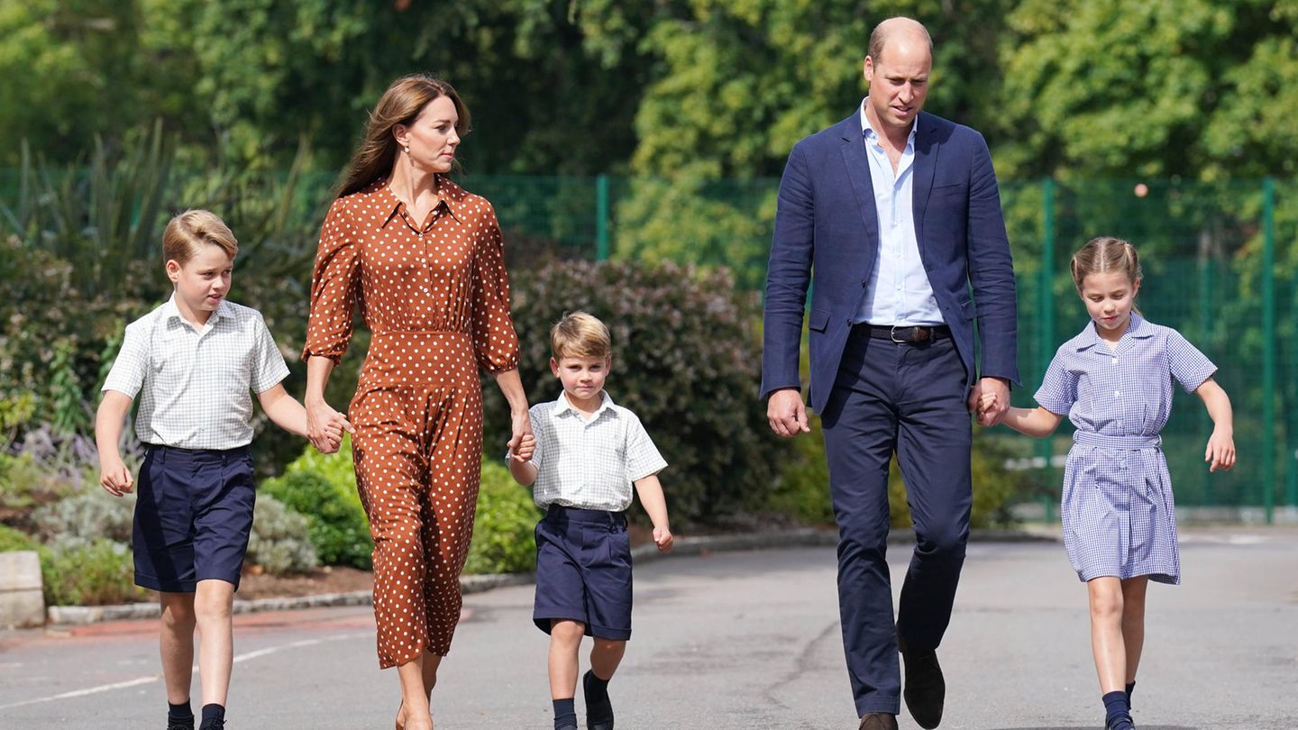 Prinz William und Herzogin Kate nehmen mit ihren Kindern George, Charlotte und Louis (von links) an der Krönung von König Charles III. teil. 