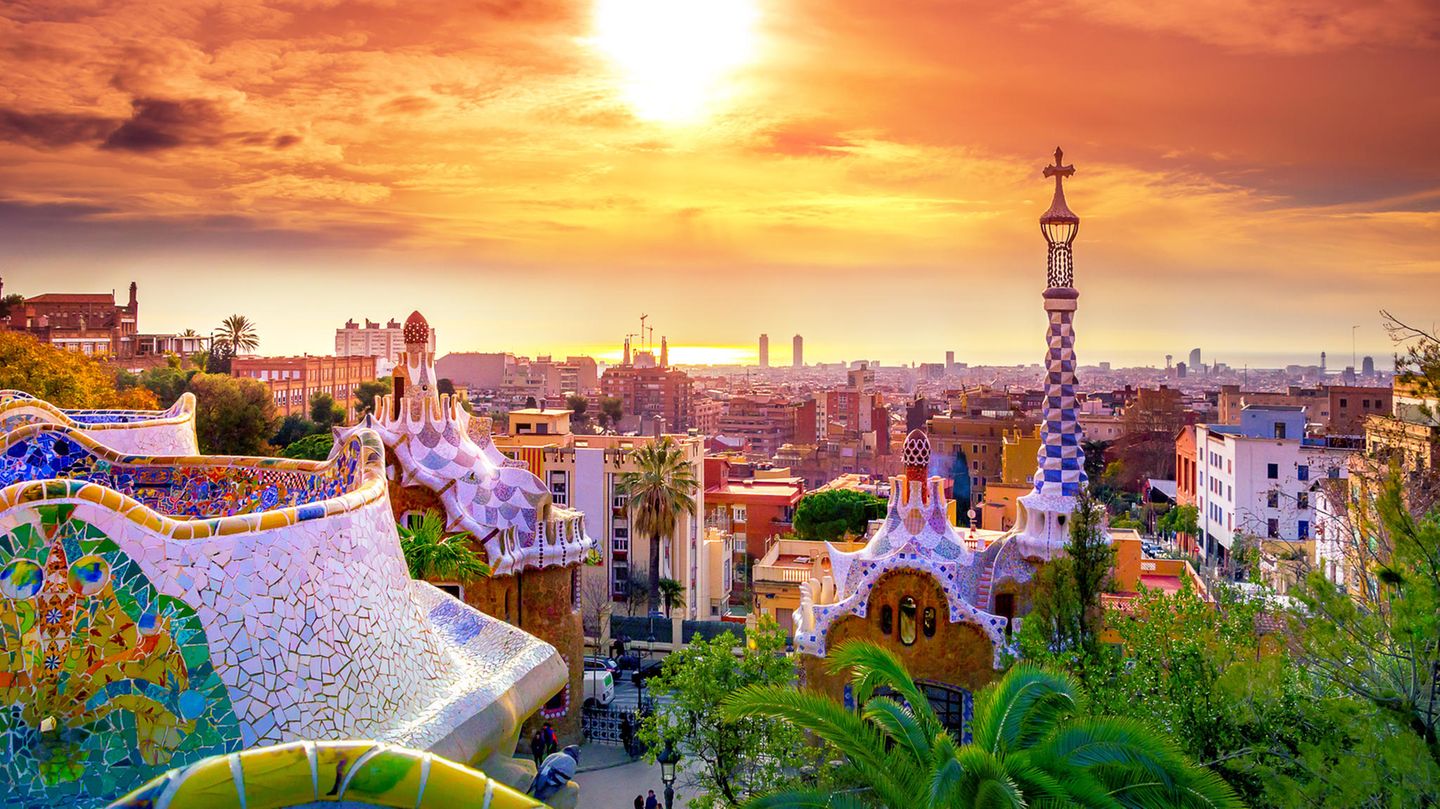 Kunst, Kultur und eine "beeindruckende Kathedrale" – das macht Barcelona laut dem Time "Magazine" zu einem der großartigsten Orte in diesem Jahr. Die spanische Metropole hat außerdem natürlich noch eine Shoppingmeile zu bieten, die die Herzen von Städtereisenden höher schlagen lässt – und einen Stadtstrand, der sich sehen lassen kann. 