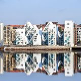 Eine Stadt zwischen Moderne und Historie – das ist Aarhus in Dänemark. Die Küstenstadt liegt auf der Halbinsel Jütland und ist vor allem für seine Jahrhunderte alten Fachwerkhäuser und seine vielen Museen, darunter ein Kunstmuseum und ein Wikingermuseum, bekannt. Das "Time Magazine" nennt einen weiteren Grund für einen Besuch in Aarhus: der klare Sternenhimmel über der Stadt. 