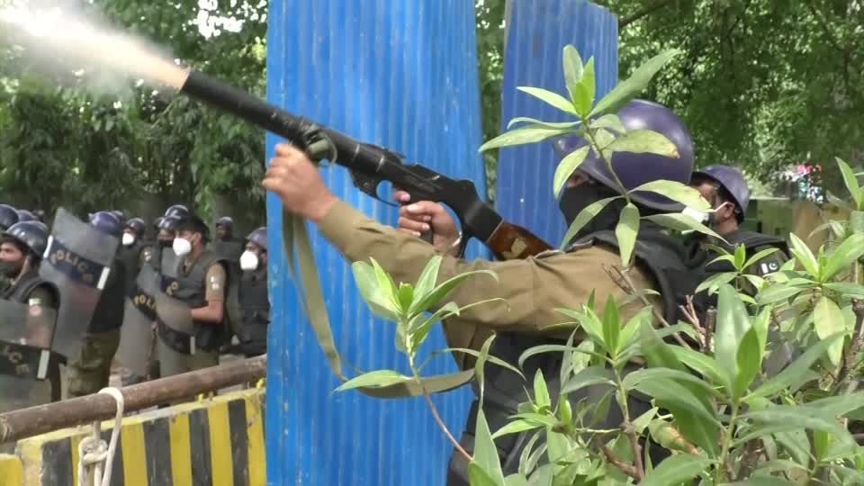 Video: Sicherheitskräfte stürmen Haus von Pakistans Ex-Premier Khan