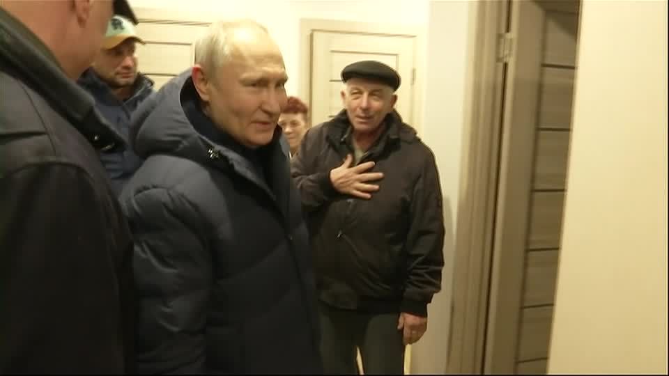 Video: Putin in Mariupol