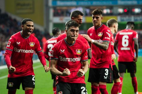 Bayer Leverkusen gewann in der Fußball-Bundesliga durch zwei Elfmetertore gegen den FC Bayern München
