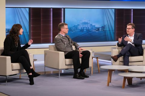 Zwischen dem SPD-Bundestagsabgeordneten Ralf Stegner (r.) und Historikerin Hedwig Richter (l.) wurde es hitzig bei "Anne Will"