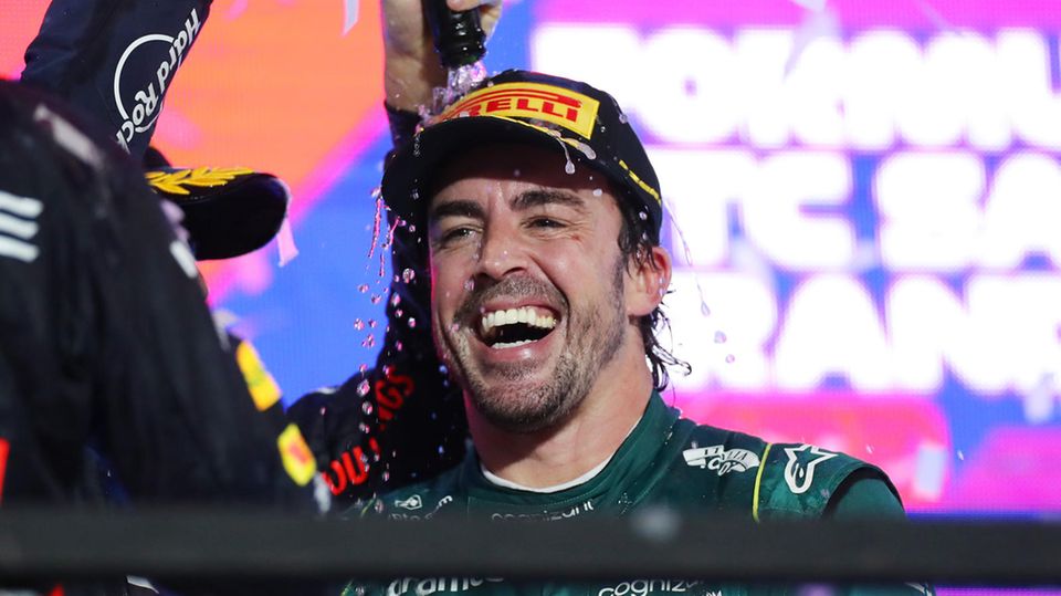 Fernando Alonso rechnete bei der Siegerehrung in Dschidda