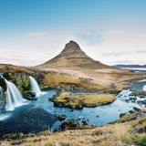 Ein Leben zwischen beeindruckenden und verlassenen Naturspots und der florierenden Hauptstadt Reykjavik – das macht die Menschen in Island offenbar ziemlich glücklich. Der nordische Inselstaat landet auf Platz drei des Happiness-Rankings. Abzüge gibt es lediglich in Sachen Großzügigkeit und Entscheidungsfreiheit. 