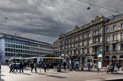 Die beiden Hauptsitze der UBS (l.) und der Credit Suisse am Zürcher Paradeplatz