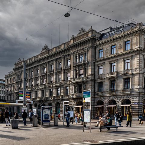 Die beiden Hauptsitze der UBS (l.) und der Credit Suisse am Zürcher Paradeplatz