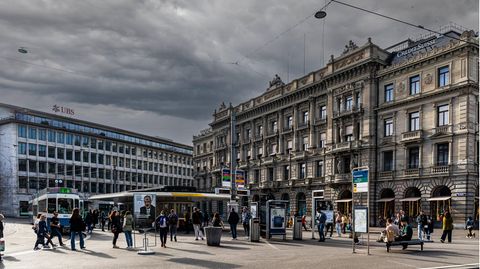 Die beiden Hauptsitze der UBS (l.) und der Credit Suisse am Zürcher Paradeplatz
