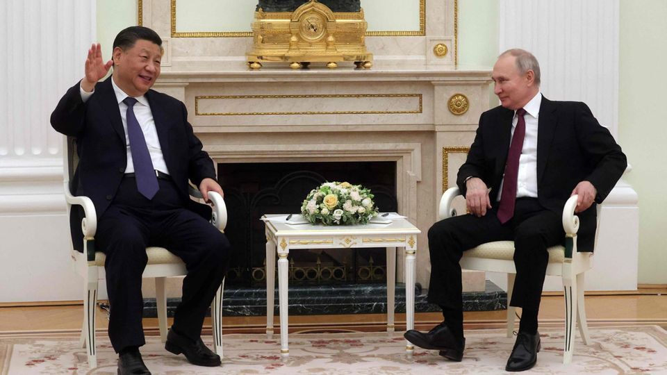 Xi Jinping (l.), Präsident von China, und Wladimir Putin, Präsident von Russland