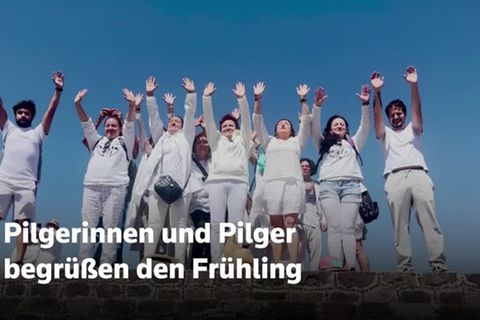 Video: Tausende begrüßen Frühlings-Tagundnachtgleiche