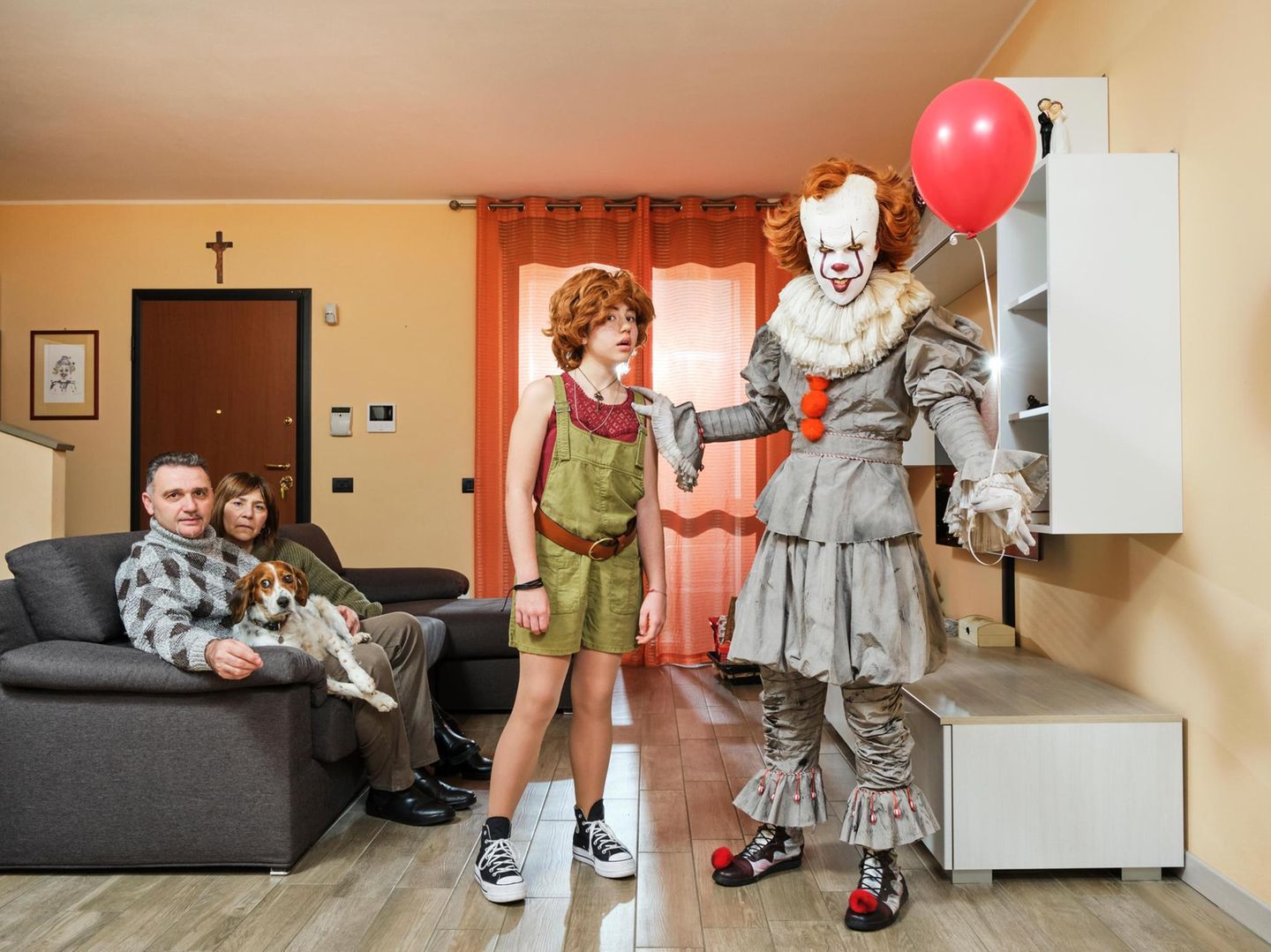 Horror in Como: Video-Postproduzent Simone (r.), 24, und seine Schwester Valentina posieren als Figuren aus dem Buch "Es" von Stephen King