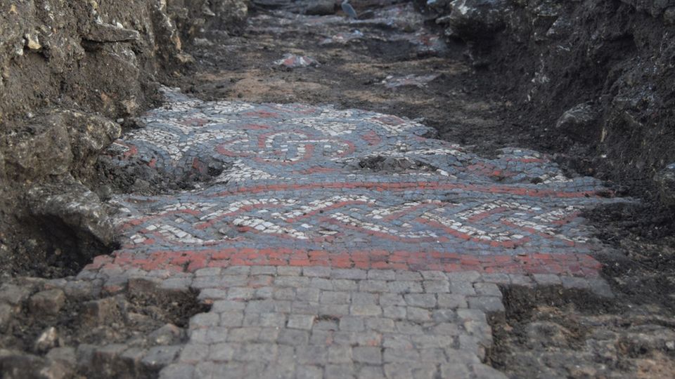 England: Mosaik unter Aldi gefunden