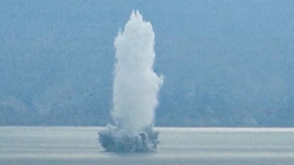 Deutsche Seemine aus Zweitem Weltkrieg gesprengt – Video zeigt gewaltige Explosion