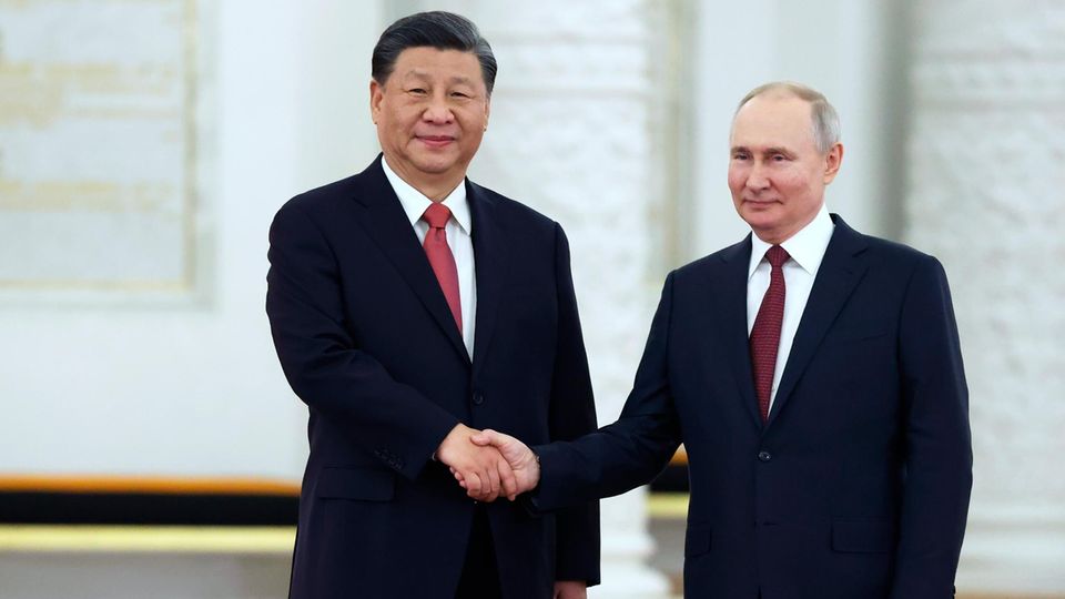 Wladimir Putin (r.), Präsident von Russland, und Xi Jinping, Präsident von China