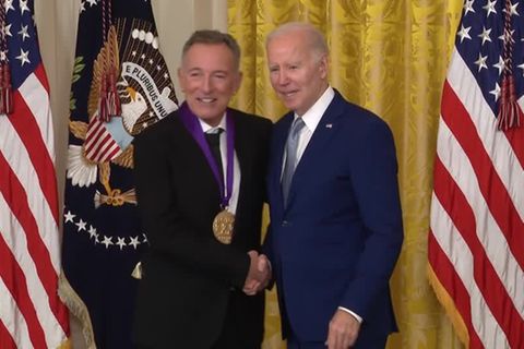 Video: Biden ehrt Springsteen
