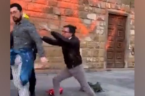 Bürgermeister von Florenz stoppt Klima-Aktivisten – und erntet Vorwürfe, Aktion sei inszeniert gewesen