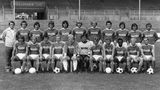 Werder Bremen war damals ebenfalls ganz vorne dabei. Von 1976 bis 1978 warben die Norddeutschen für die Firma Norda, die Fischkonserven herstellte. Das sorgte dafür, dass von diesem Zeitpunkt an die gegnerischen Fans "Was ist grün und stinkt nach Fisch? Werder Bremen" skandierten. Der Spruch war allerdings nicht mehr ganz zutreffend, denn die Trikots in der nächsten Spielzeit war blau. Werder sah in dieser Zeit eher nach Schalke aus. 1977 wurden die Trikots mit dem Schriftzug Norda für eine Saison rot, bis die Mannschaft mit einem neuen Sponsor wieder im guten alten Grün-Weiß auflief.
