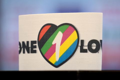 "One Love"-Armbinde, die der DFB-Kapitän bei der WM in Katar tragen wollte