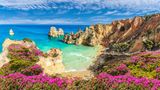 Im Süden Portugals wird es im April mit durchschnittlich 17 Grad Celsius zwar nicht ganz so warm wie auf Teneriffa, aber das mediterrane Klima der Nachbarländer sorgt in beiden Fällen für eine angenehme Wärme.  Ferienhaus (Durchschnittspreis pro Nacht): 118 Euro  Mietwagen (Durchschnittspreis pro Tag): 42,84 Euro
