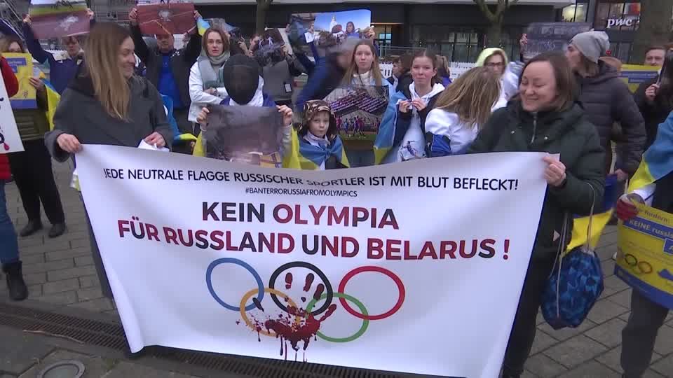 Video: Proteste in Essen: keine russischen Sportler bei Olympia?