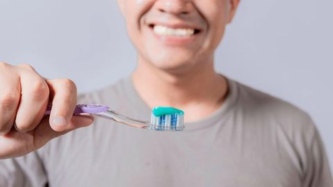 Viele Zahnpasta-Marken kommen bei Öko-Test schlecht weg
